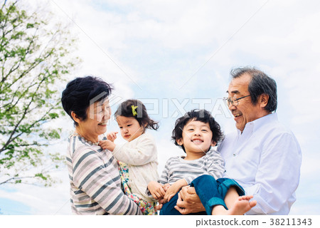 Grandchildren and grandparents 38211343