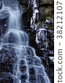 Mother's white waterfall 38212107