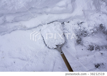 Snow scraping 38212519