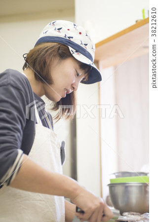Bread making 38212610