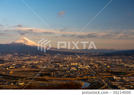 （靜岡縣東部）從伊豆看黎明的富士山 38214000