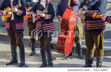 Croatian tamburitza musicians  38214467
