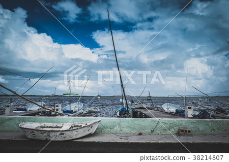 Mexican fishing port 38214807