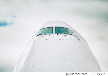 Front view of the airplane Front view of the airplane 38215354