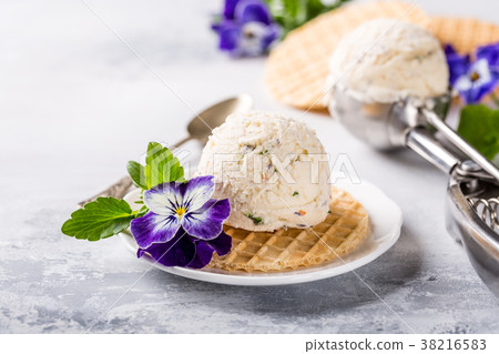 Vanilla ice cream with edible flowers 38216583