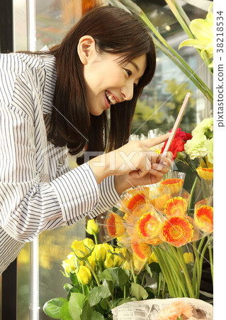 Florist clerk Florist clerk 38218534
