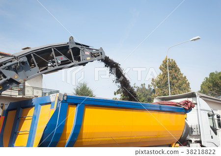 Cold milling machine for repair road 38218822