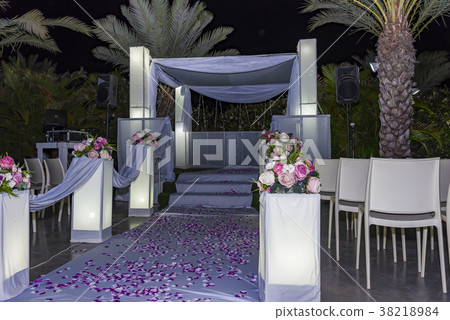of the Jewish Hupa , wedding putdoor . 38218984