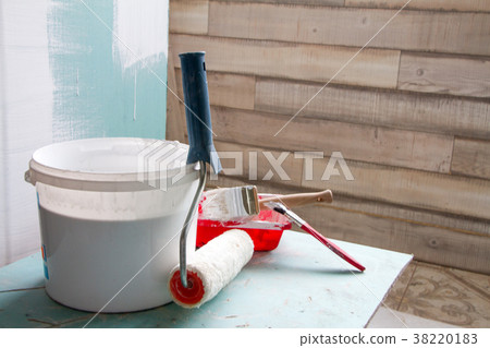 Roller Painting Container and the Painting Roller. 38220183