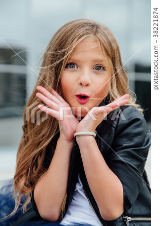 Close-up portrait Emotional girl grimacing Close-up portrait Emotional girl grimacing 38221874