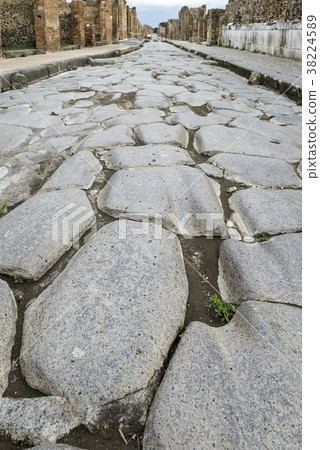 Cobblestone with Pompei ruins 38224589