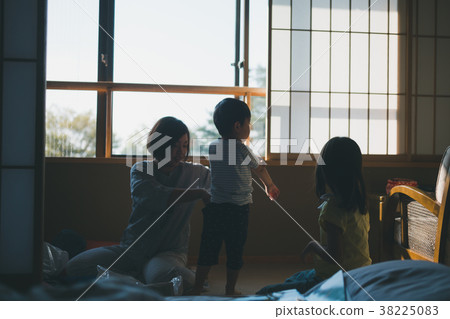 parenthood, parent and child, females 38225083