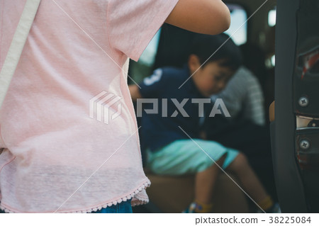 car, stand down, child 38225084