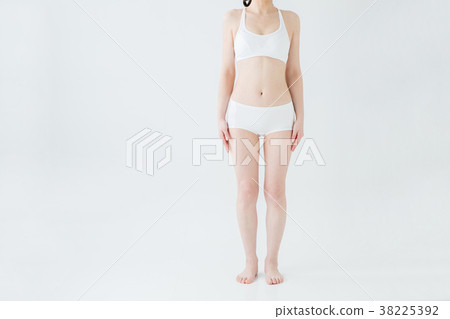 [帶剪切路徑]女性身體 38225392