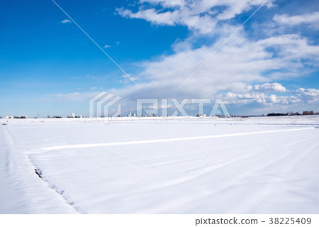關東地區的大雪荒川河岸雪山坡白銀世界 38225409