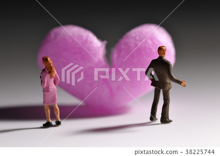 破碎的心告別離婚 破碎的心告別離婚 38225744