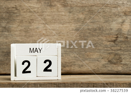 White block calendar present date 22 and May White block calendar present date 22 and May 38227539