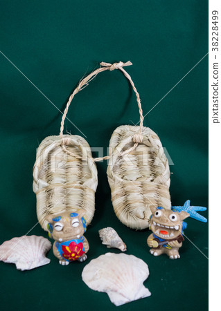 Adan sandals and shells 38228499