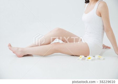 [帶剪切路徑]女性身體 38229610