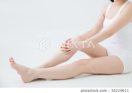 [帶剪切路徑]女性身體 38229611