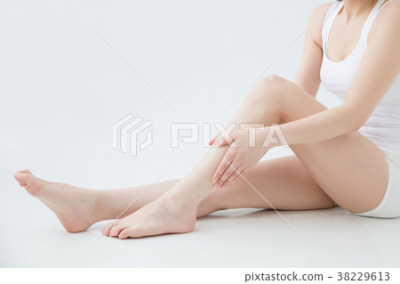 [帶剪切路徑]女性身體 38229613