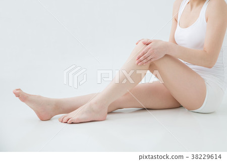 [帶剪切路徑]女性身體 38229614