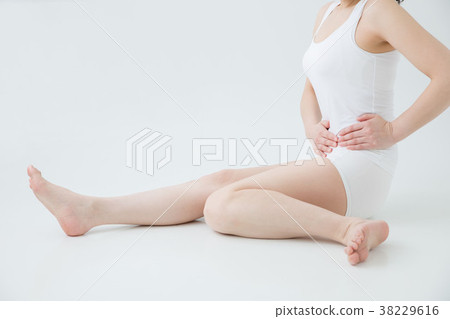 [帶剪切路徑]女性身體 38229616