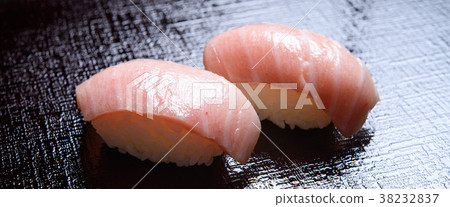 Large Tori nigiri sushi 38232837