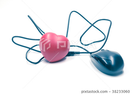 Black mouse connecting to red heart 38233060
