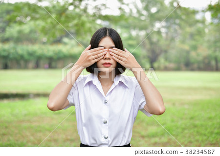 Education Concepts. Beautiful young Asian girl is thinking serio 38234587