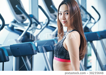 體育館女肖像 體育館女肖像 38235648