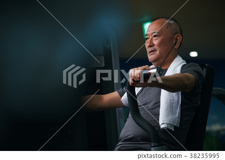 健身房健身房胸部按老人 38235995