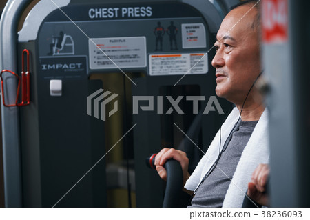 健身房健身房胸部按老人 38236093