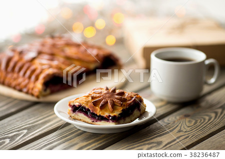 piece of cake on the Christmas table. piece of cake on the Christmas table. 38236487