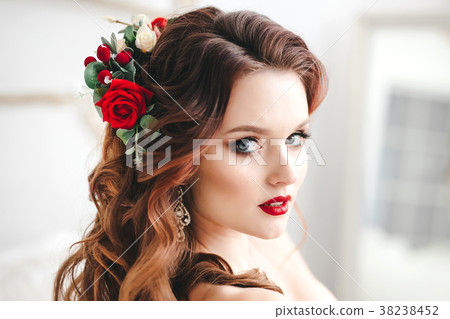 Beautiful bride portrait with bright make-up Beautiful bride portrait with bright make-up 38238452