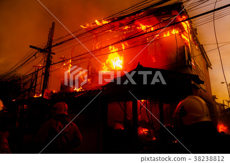 The silhouette of Burning house The silhouette of Burning house 38238812