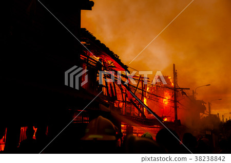 The silhouette of Burning house 38238842