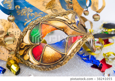 Mask with masquerade decorations 38241055