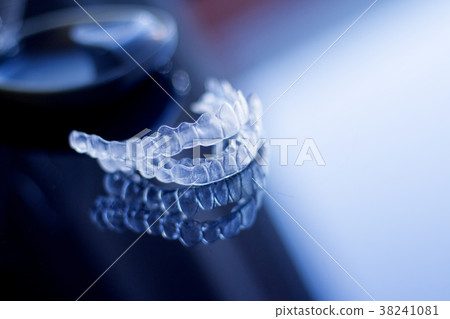 Invisible dental orthodontics Invisible dental orthodontics 38241081