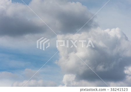 cloudy on daylight 38241523