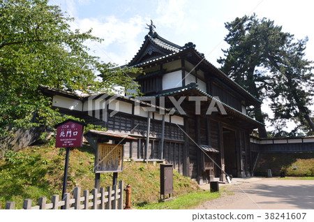 Hirozen城堡的“北門”(弘前公園/青森縣弘前市) Hirozen城堡的“北門”(弘前公園/青森縣弘前市) 38241607