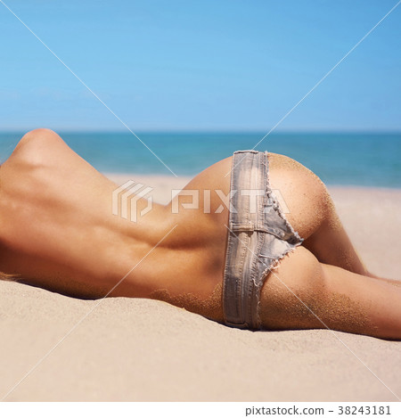 topless beauty at the sea 38243181