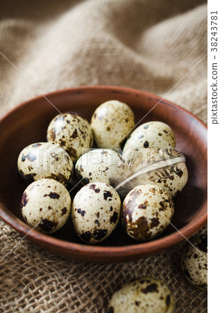 Fresh Organic Quail Eggs in a Ceramic Bowl. 38243781