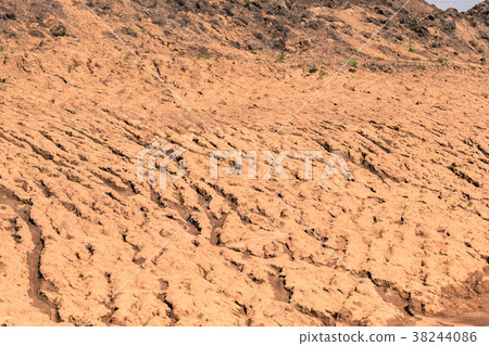 Dry sand erosion from the stream 38244086