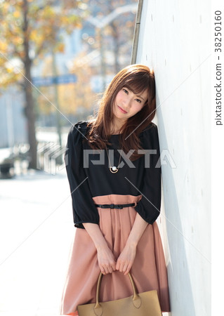Cute female portrait Cute female portrait 38250160