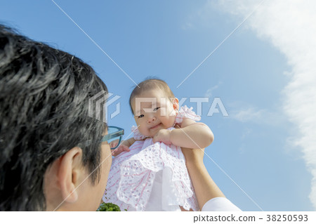 Father and daughter playing in the park 38250593