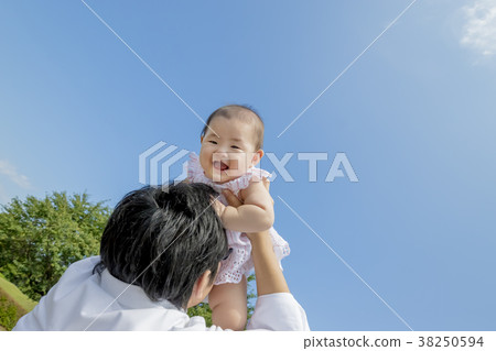 Father and daughter playing in the park 38250594