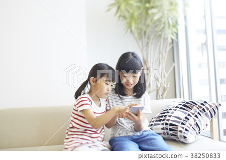 Sister smartphone tablet primary school children 38250833