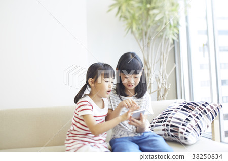 Sister smartphone tablet primary school children 38250834