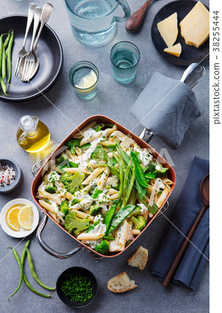 Pasta with green vegetables, creamy sauce Top view Pasta with green vegetables, creamy sauce Top view 38255444